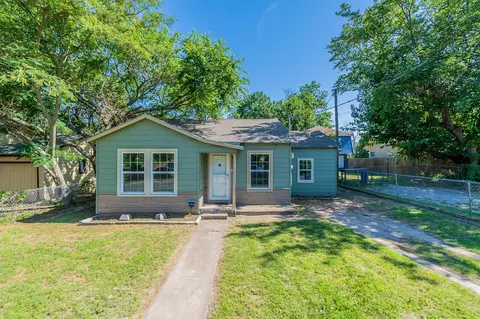 418 E Akard St, Weatherford, TX 76086