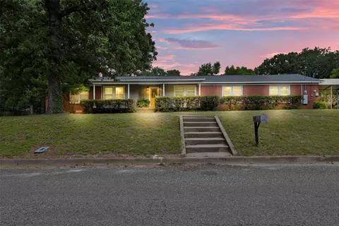 501 Cherokee Trce, Athens, TX 75751