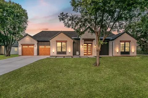 5437 Pollys Way, Fort Worth, TX 76126