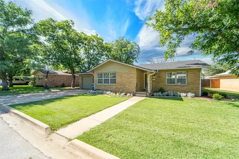 1502 Ridgeway Cir, Breckenridge, TX 76424