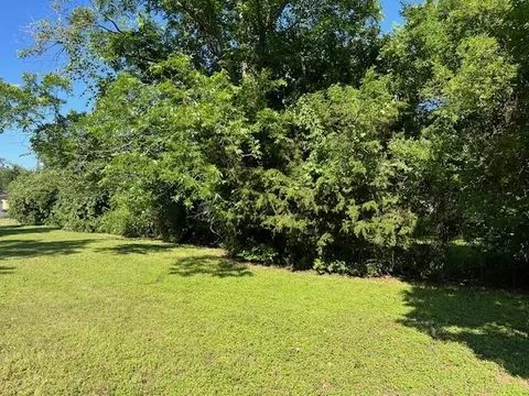 108 E Oak Dr, Hurst, TX 76053 photo 2