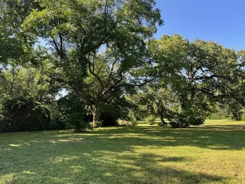 108 E Oak Dr, Hurst, TX 76053 photo 3