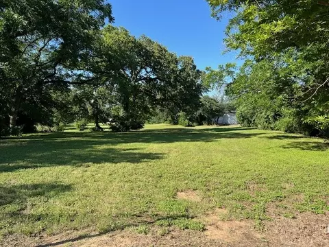 108 E Oak Dr, Hurst, TX 76053