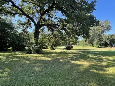 108 E Oak Dr, Hurst, TX 76053 photo 4
