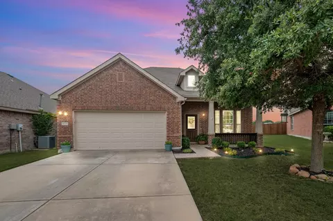 8729 Golden Sunset Trl, Fort Worth, TX 76244