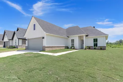 5024 Falcon Bay Dr, Shreveport, LA 71107