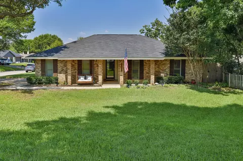 2126 Sierra Dr, Grapevine, TX 76051