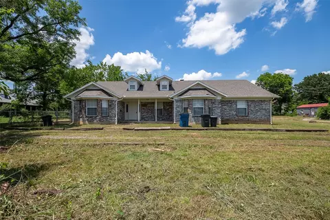 102 Bonham St, Ladonia, TX 75449