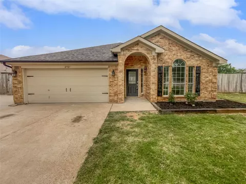 2921 Meandering Way, Granbury, TX 76049