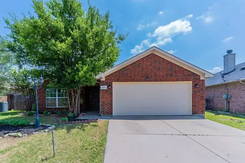 7417 Fossil Creek Dr, Arlington, TX 76002