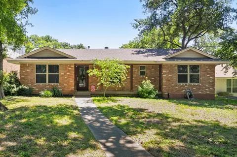 3082 Coombs Creek Dr, Dallas, TX 75233