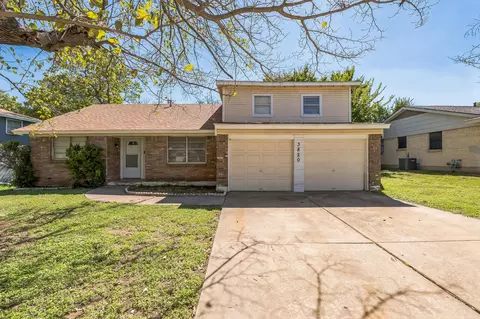3820 Triumph St, Forest Hill, TX 76119