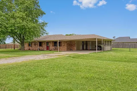 1007 E Trinity St, Leonard, TX 75452