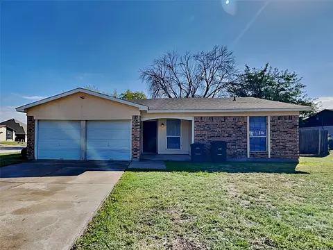 3501 Richardson Ct E, Fort Worth, TX 76119