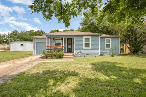 111 W Vinyard Rd, Duncanville, TX 75137