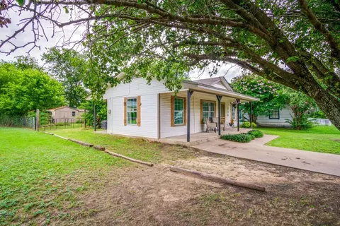228 Huron St, Cleburne, TX 76031