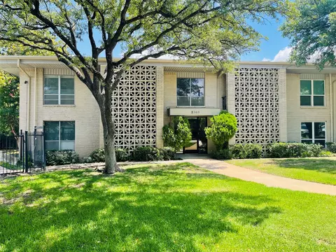2303 Ridgmar Plz #30, Fort Worth, TX 76116