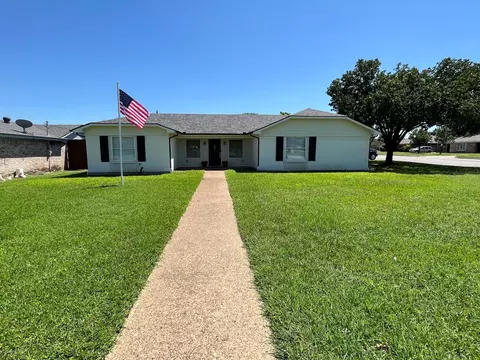 8400 Donna Dr, North Richland Hills, TX 76182
