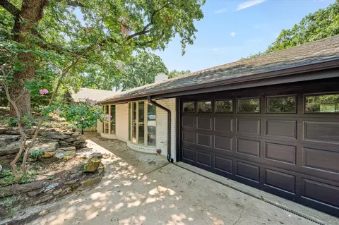 716 Hurst Dr, Bedford, TX 76022