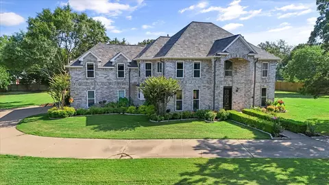 6501 W Poly Webb Rd, Arlington, TX 76016