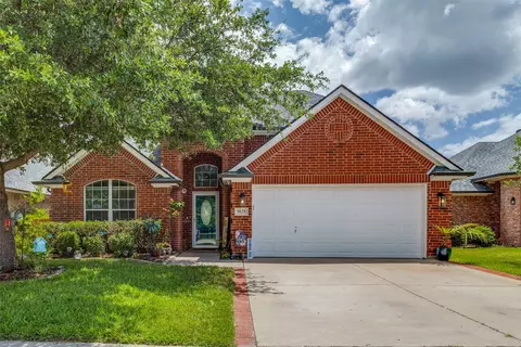 9028 Winding River Dr, Fort Worth, TX 76118