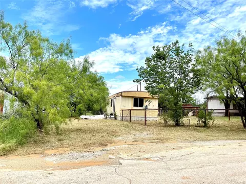 706 E Wheeler St, Breckenridge, TX 76424