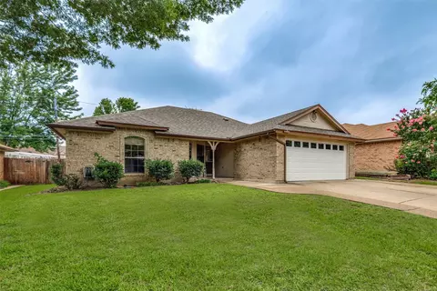 822 Wind Brooke Dr, Arlington, TX 76001