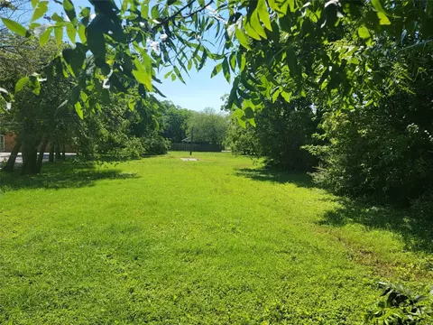 902 N Britain Rd, Irving, TX 75061