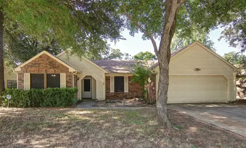 112 Cinnamon Ln, Euless, TX 76039