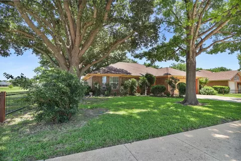 701 Parkwest Blvd, Saginaw, TX 76179