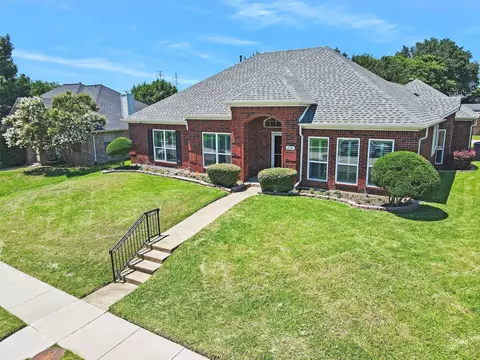 2721 Running Duke Dr, Carrollton, TX 75006