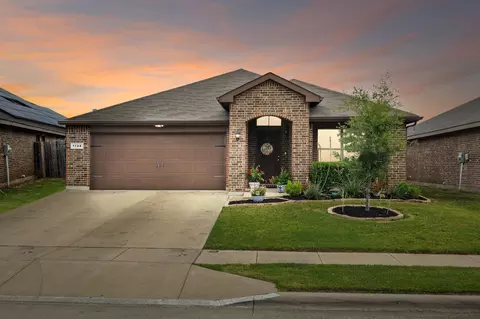 1128 Wellesbourne Ln, Fort Worth, TX 76134