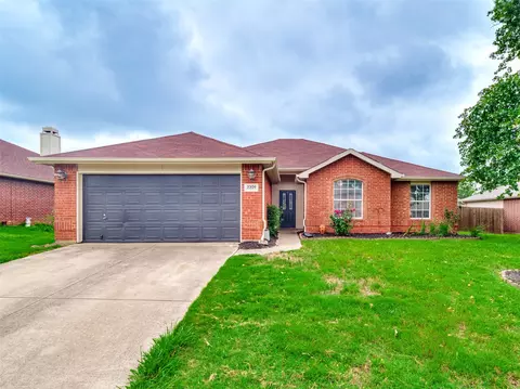 3306 Acropolis Dr, Corinth, TX 76210