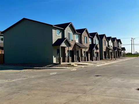 1901-1903 Magnolia Ln, Forest Hill, TX 76140