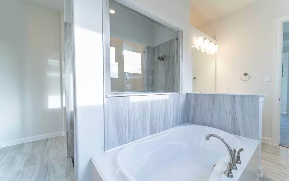 Bath - 1855 Navarre Way, Heath, TX 75032 photo 2 of 6
