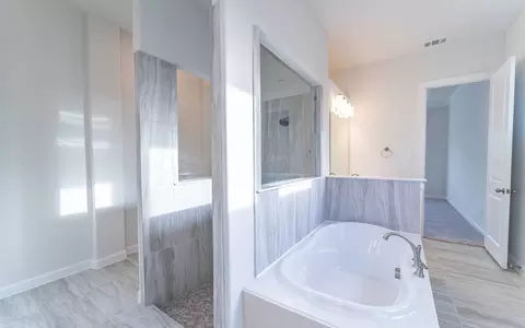 Bath - 1855 Navarre Way, Heath, TX 75032 photo 1 of 6