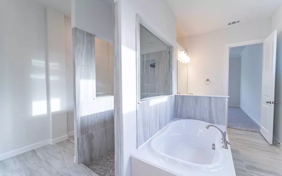 Bath - 1855 Navarre Way, Heath, TX 75032 photo 1 of 6