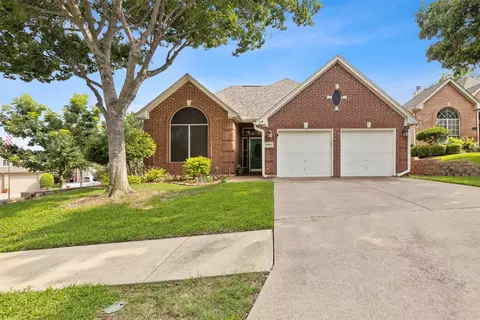 3010 Oak Cove Rd, Arlington, TX 76017
