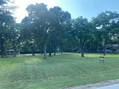 321 Breezy Ln, Azle, TX 76020