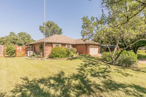 7708 Miracle Ln, North Richland Hills, TX 76182
