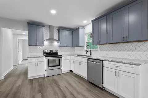 332 Belle St, Bedford, TX 76022