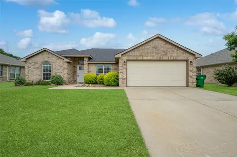 331 Sagebrush Ln, Waxahachie, TX 75165