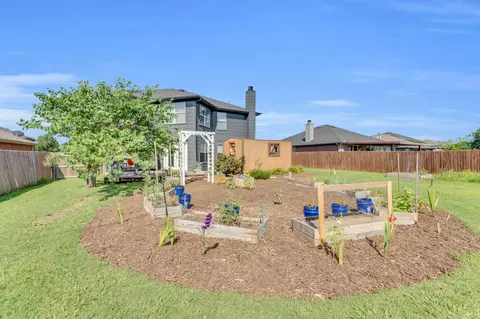 207 Vivian Dr, Waxahachie, TX 75165