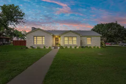 807 E Henry St, Hamilton, TX 76531