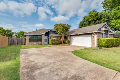 202 Hollywood Dr, Glenn Heights, TX 75154