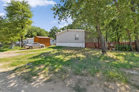 1608 Coral Rd, Pelican Bay, TX 76020