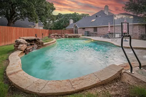 1606 Oak Ridge Dr, Corinth, TX 76210