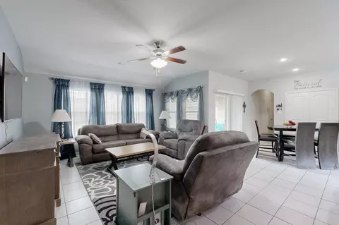 Living - 4016 Bear Brook Dr, Lancaster, TX 75146 photo 2 of 4