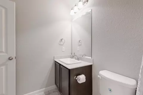 Bath - 4016 Bear Brook Dr, Lancaster, TX 75146 photo 1 of 5