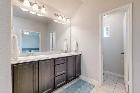 Bath - 4016 Bear Brook Dr, Lancaster, TX 75146 photo 5 of 5